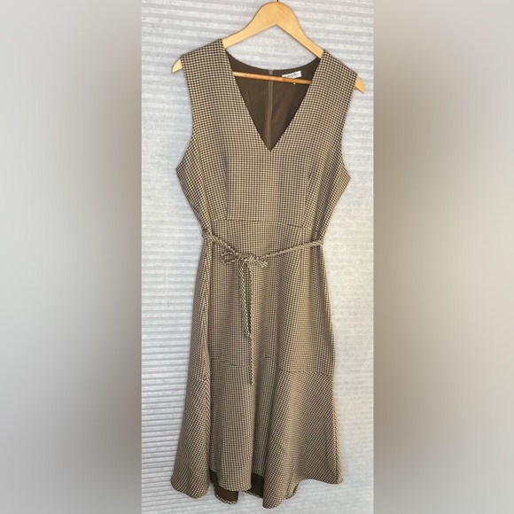 Maisie Dresses & Skirts - Maisie V-neck Sleeveless Midi Dress Houndstooth Cream Sand Brown Size L